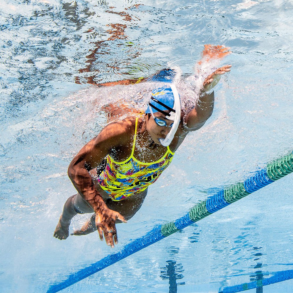 Cómo entrenar con el tubo frontal en natación