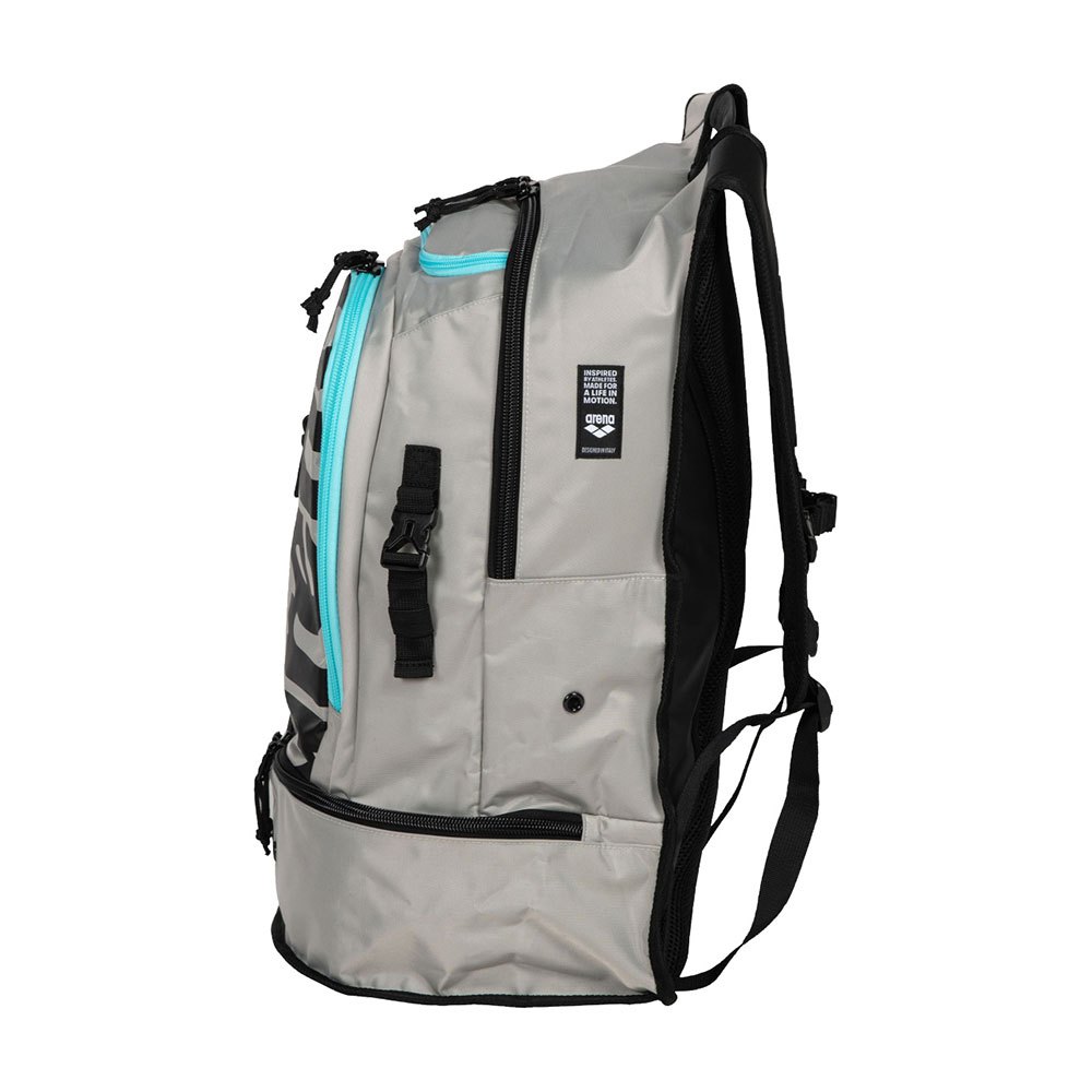 Arena - ¿Ya tenés tu mochila Arena? La nueva Fastpack 2.0 está pensada para  una vida acuática y fue diseñada especialmente para uso en vestuarios.  Bolsillo para calzado, compartimento para indumentaria húmeda